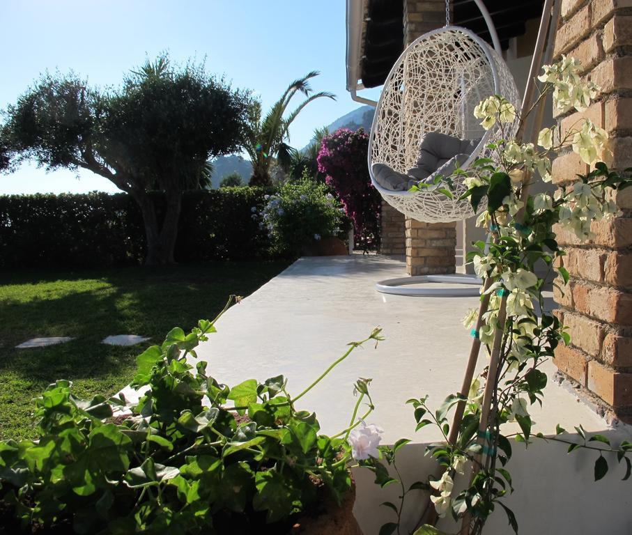 Seafront Calista Beach House With Garden Glyfada  Buitenkant foto