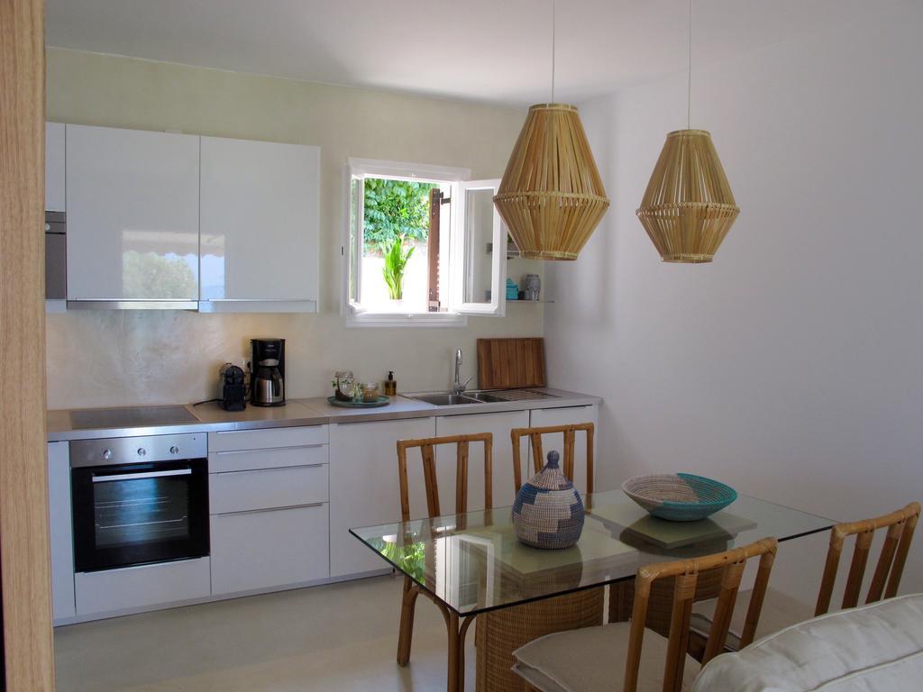 Seafront Calista Beach House With Garden Glyfada  Buitenkant foto