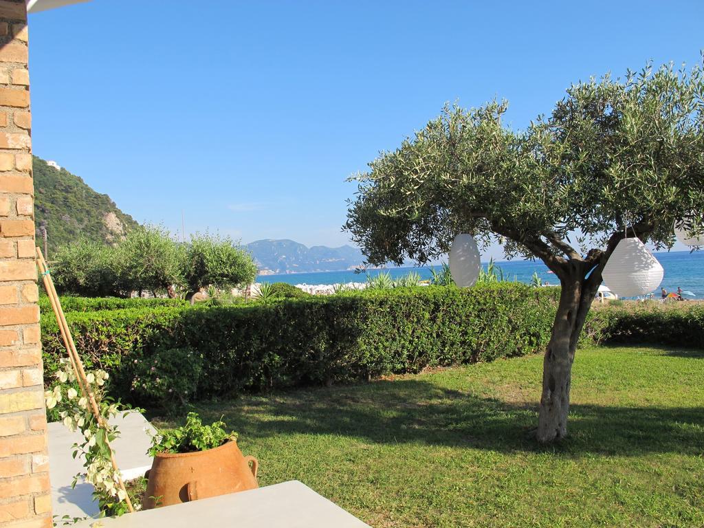 Seafront Calista Beach House With Garden Glyfada  Buitenkant foto