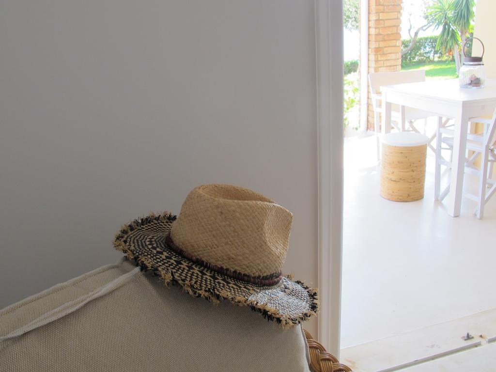 Seafront Calista Beach House With Garden Glyfada  Buitenkant foto