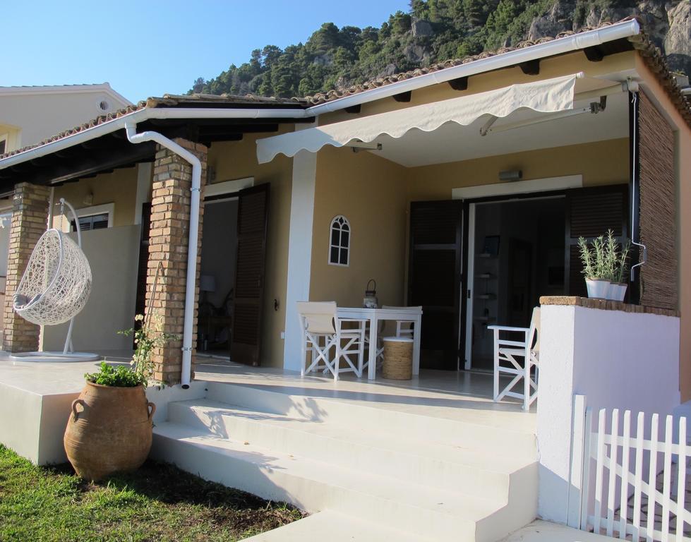 Seafront Calista Beach House With Garden Glyfada  Buitenkant foto