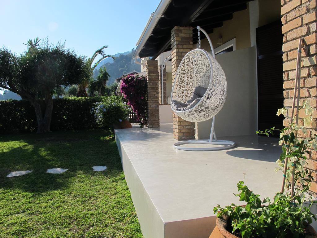 Seafront Calista Beach House With Garden Glyfada  Buitenkant foto