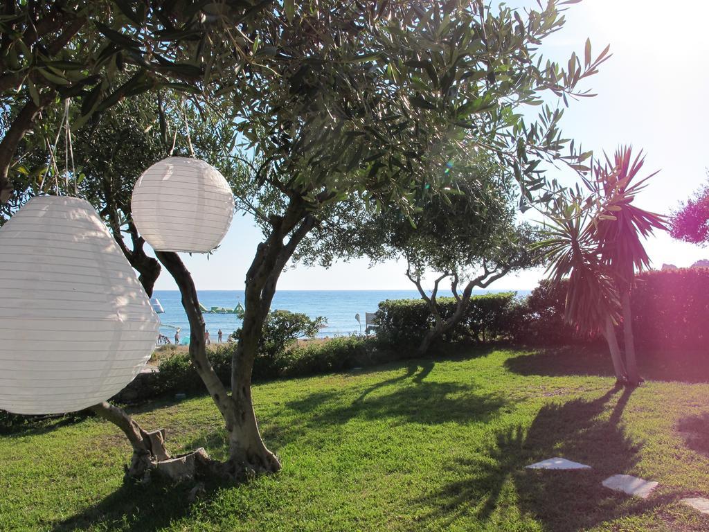 Seafront Calista Beach House With Garden Glyfada  Buitenkant foto