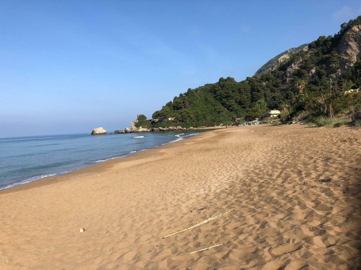 Seafront Calista Beach House With Garden Glyfada  Buitenkant foto